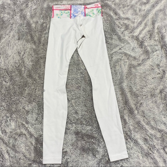 Lululemon White Floral Reversible Leggings - Picture 3 of 8